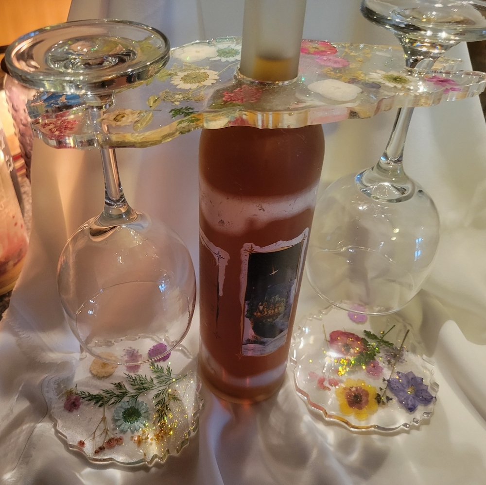 Wine hanger and coaster set